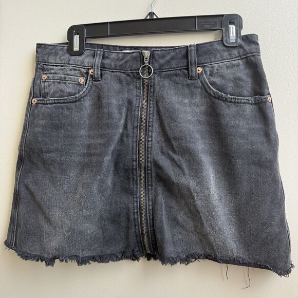 We The Free People Zip It Up Denim Mini Skirt Womens Black Raw Hem Pockets Sz 28 - Picture 2 of 5